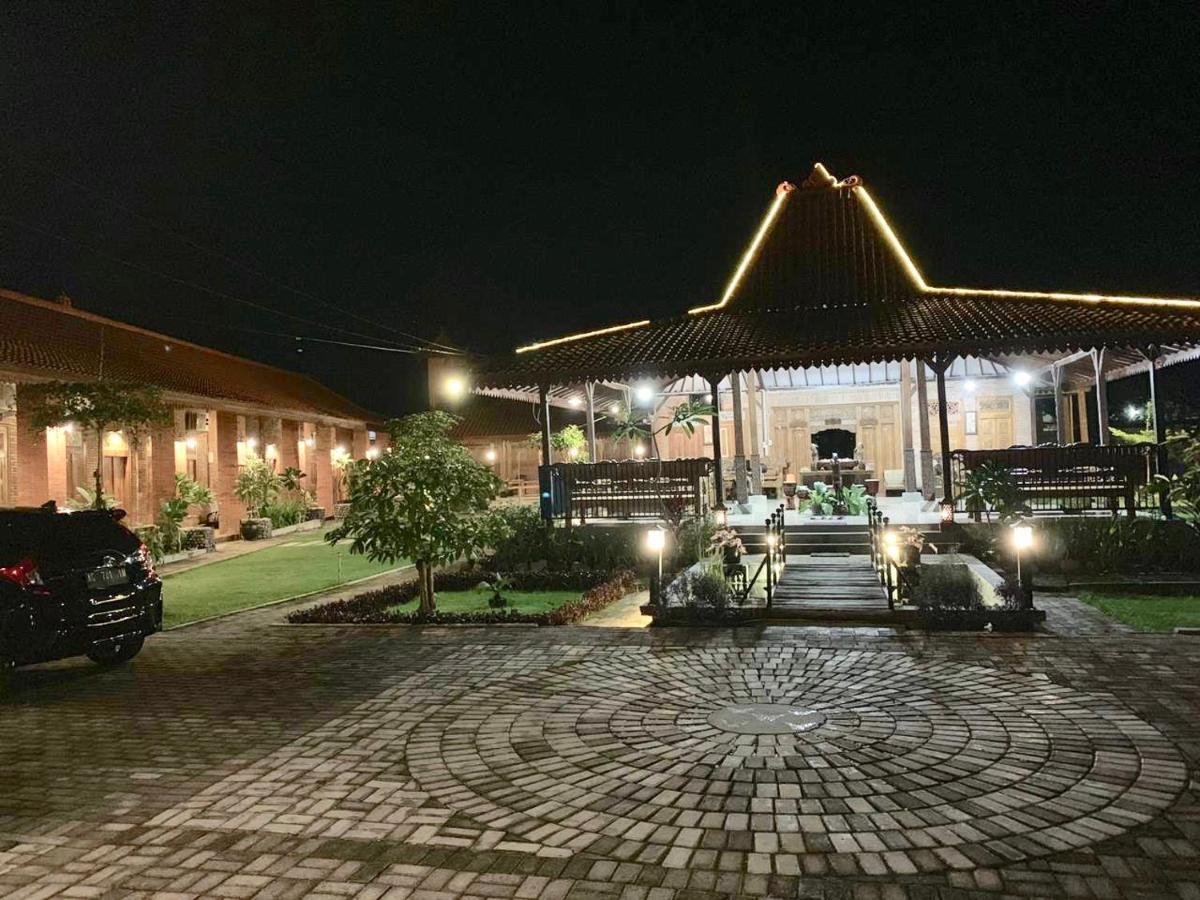 Blitar Djoglo Djatimalang Guesthouse מראה חיצוני תמונה