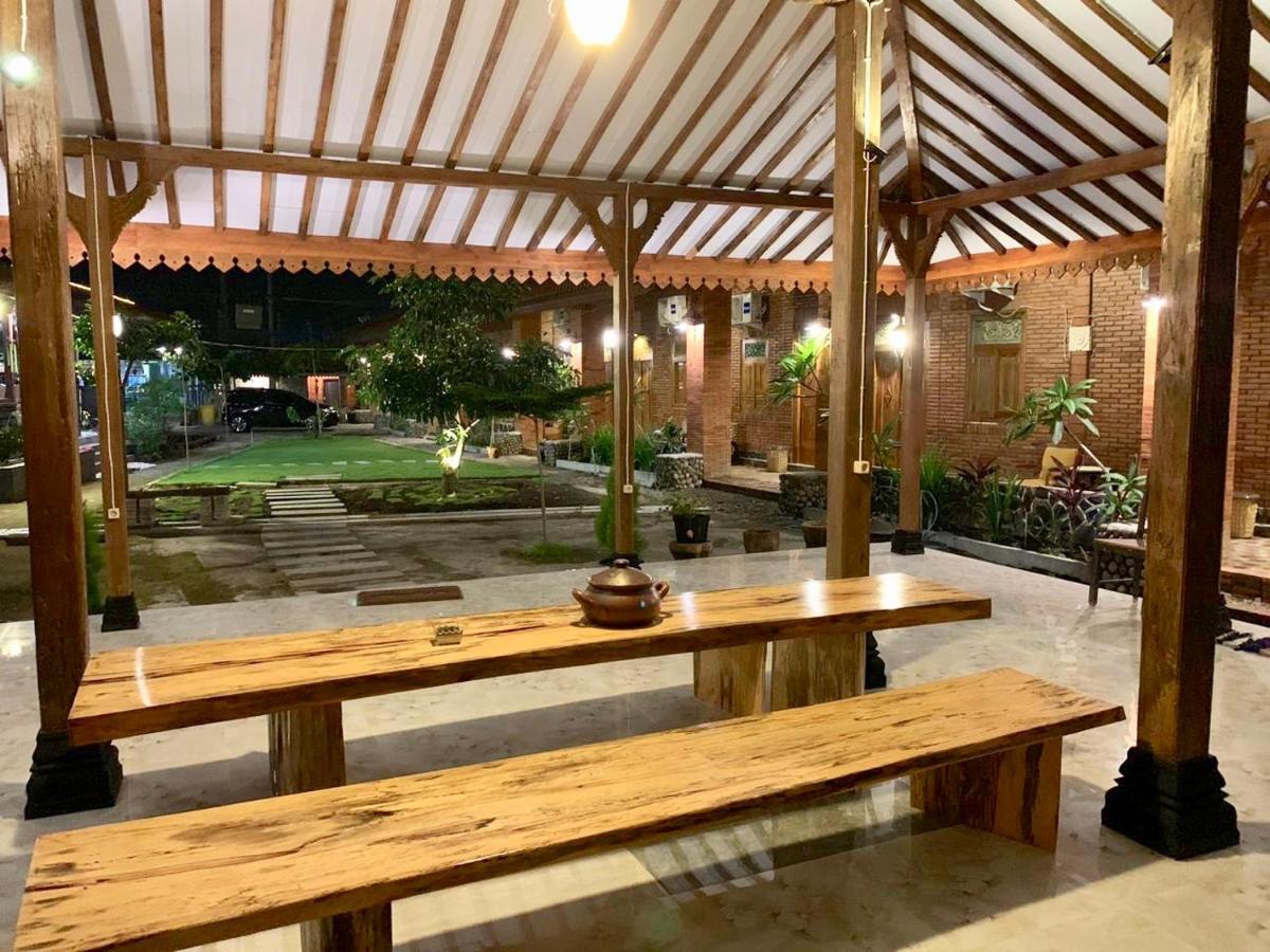 Blitar Djoglo Djatimalang Guesthouse מראה חיצוני תמונה